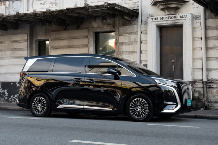 — Exterior photo 6